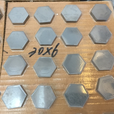 Βαλλιστικά κεραμικά βαλλιστικά κεραμίδια βορίου πιάτων/κεραμικά κεραμίδια καρβιδίου του πυριτίου για την τετραγωνική ορθογώνια μορφή Hexgonal